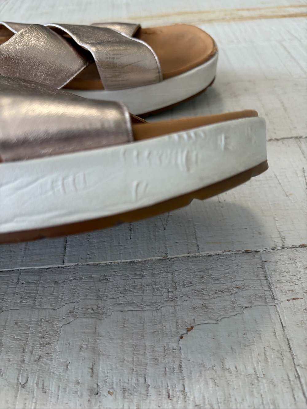 UGG Emily Slides size 10 Metallic Gold‎ Leather Sandals Criss Cross Straps - Picture 5 of 13